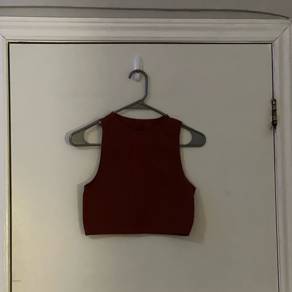 Red crop top, beautiful, brand new - Picture 2 of 3